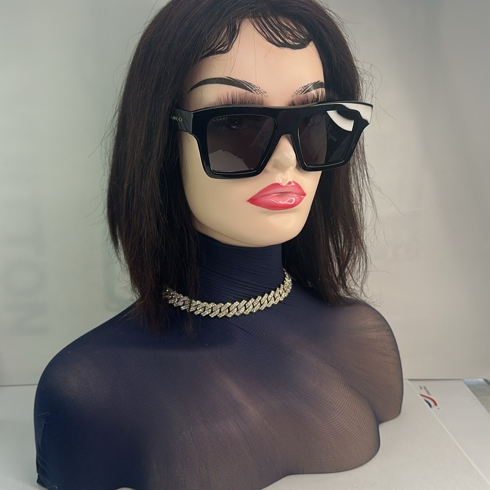New Authentic Gucci Solid Grey Rectangular Unisex Sunglasses GG0962S 005 55.